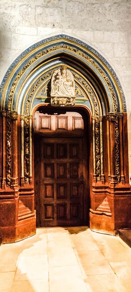 puerta virgen coro