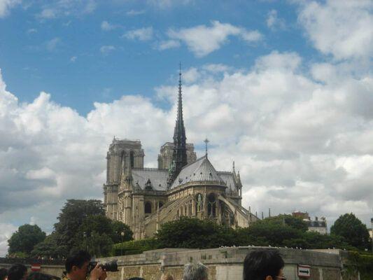 notre dame tras