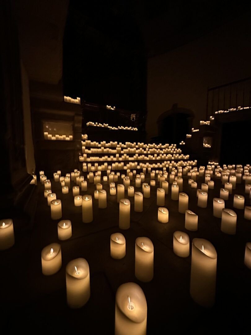 Concierto Candlelight dentro de la Colegiata. Que ver en Gijón.