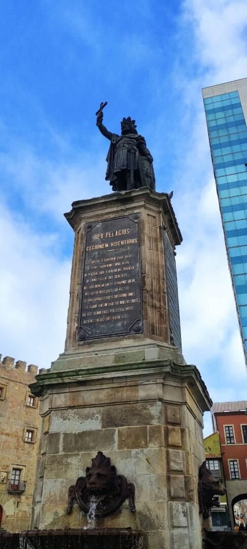 Estatua de Pelayo. Que ver en Gijón