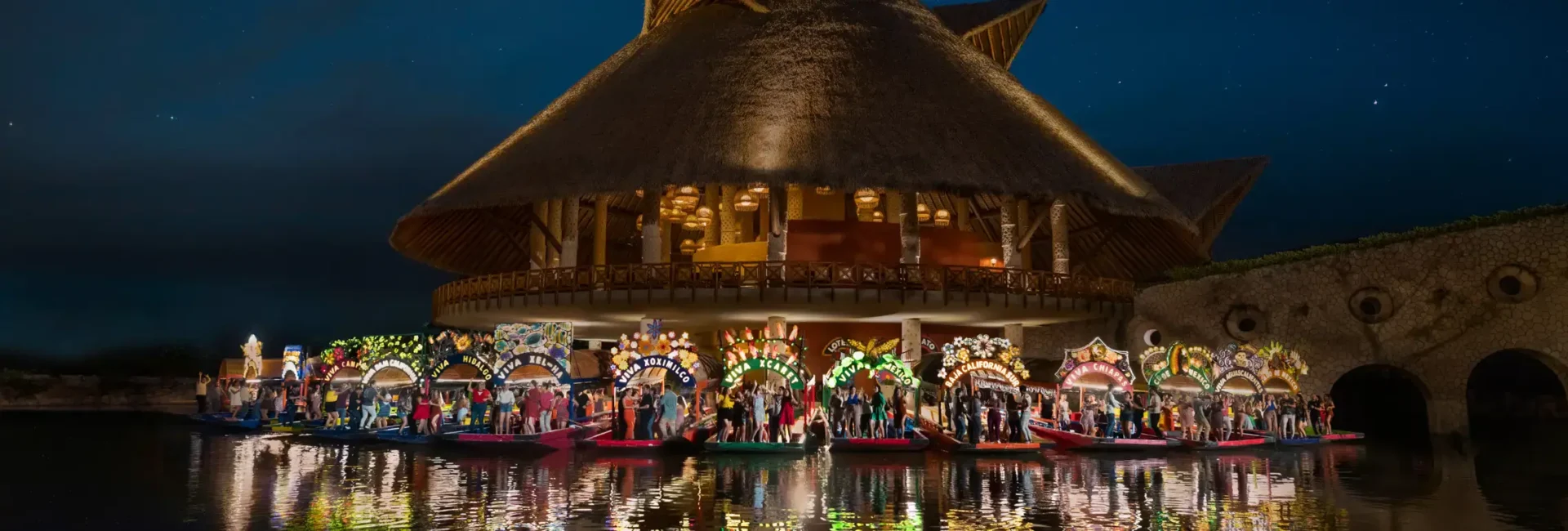 En Xoximilco vivirás una experiencia en una trainera mexicana probando sabores de México. Riviera Maya.