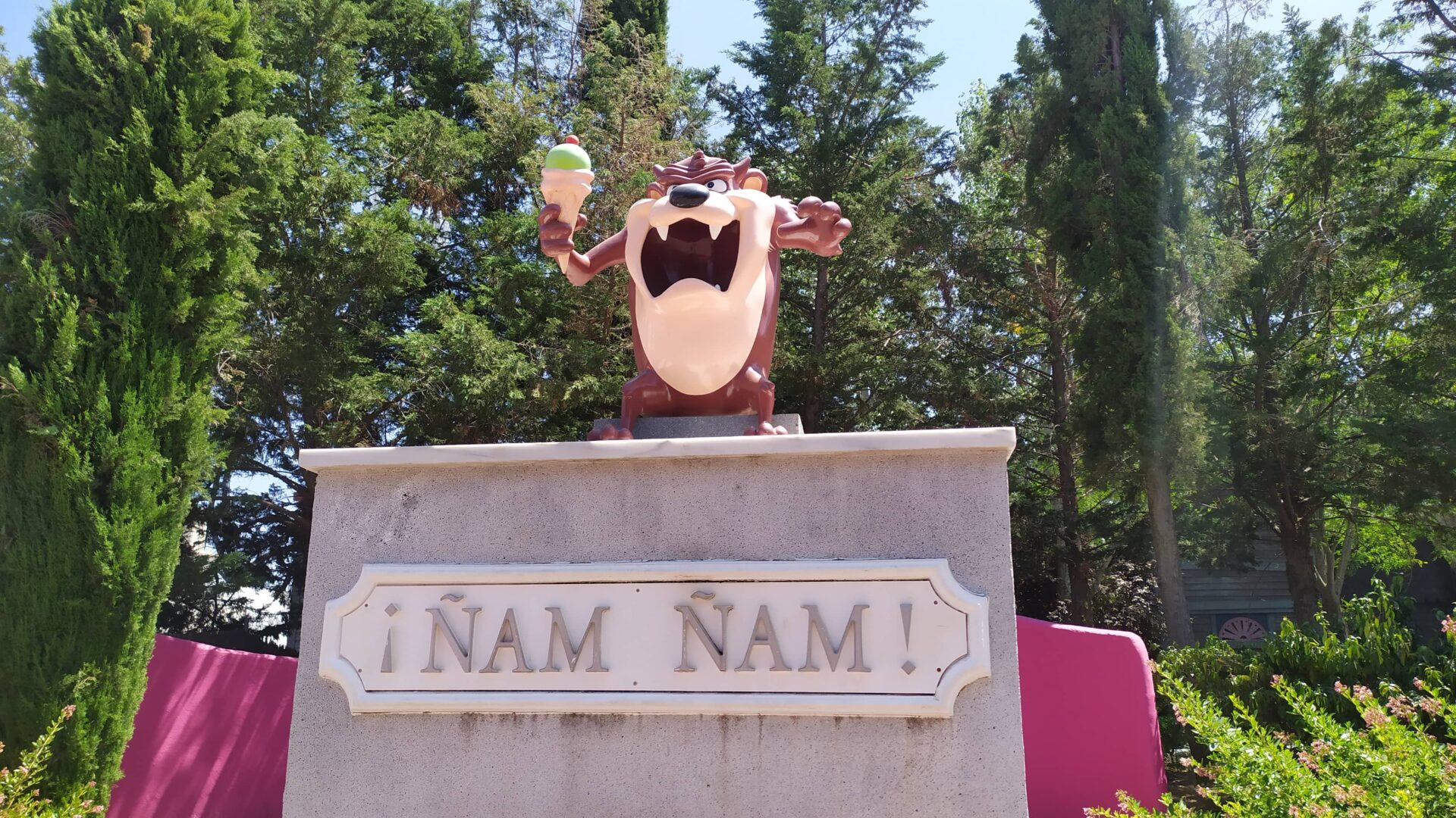Taz en Parque Warner Madrid