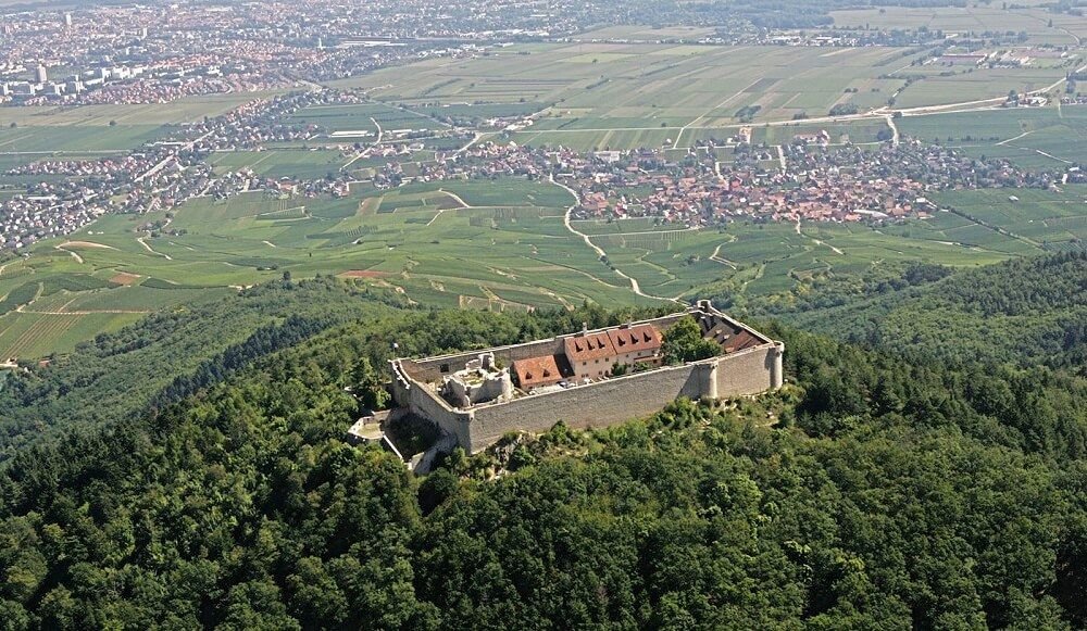 Le chateau du Hohlandsbourg vu du ciel 1
