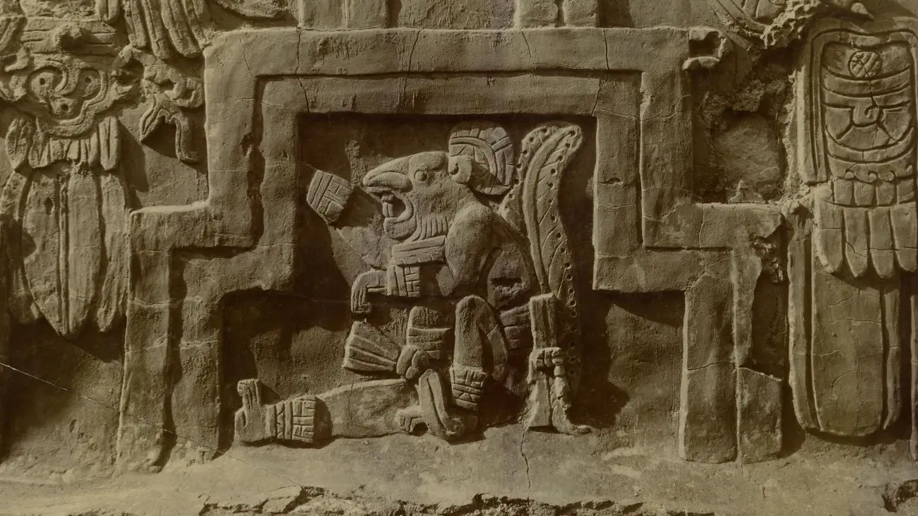 Zona arqueologica de Acanceh palacio estucos