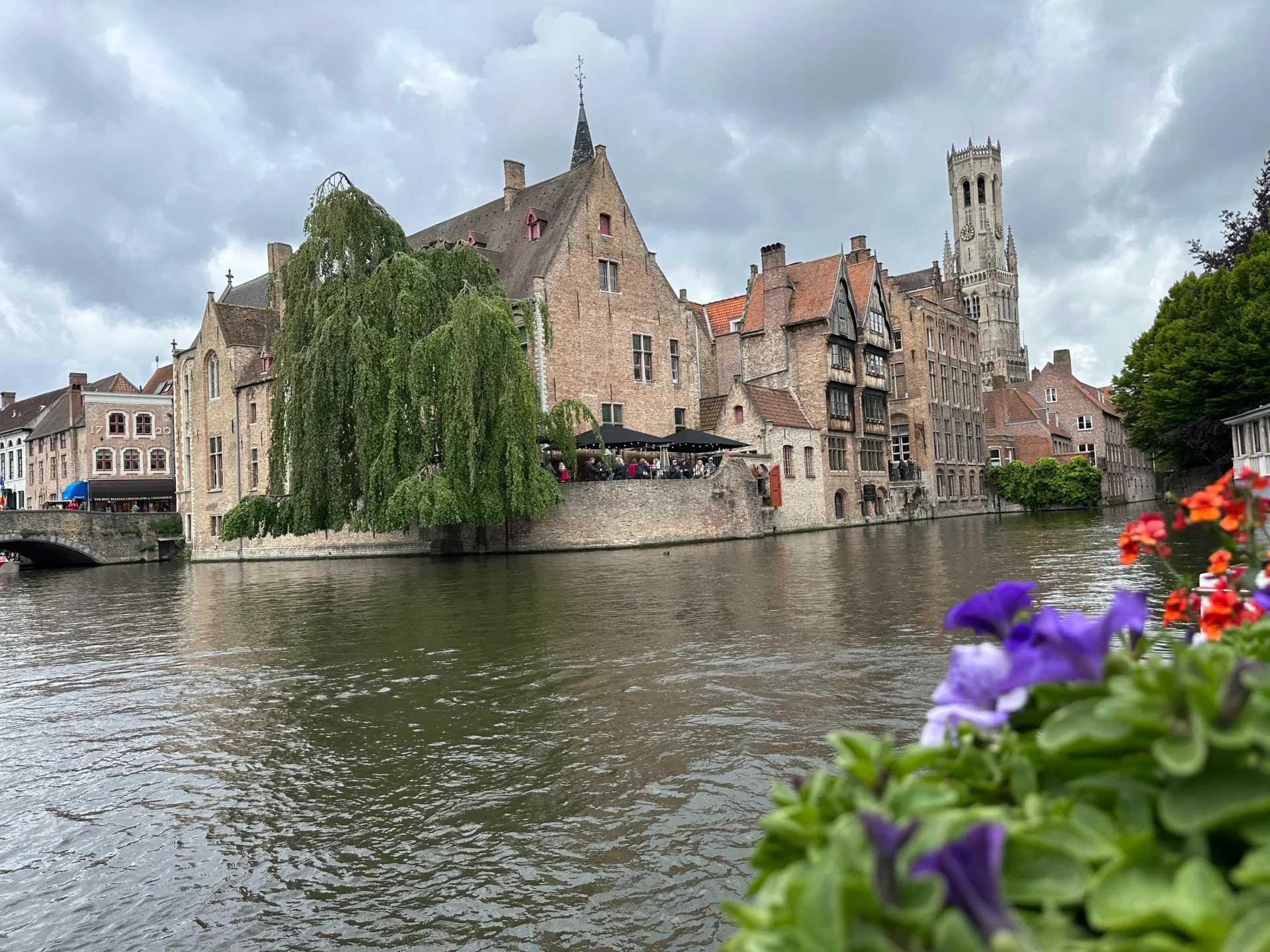 Canales de Brujas al atardecer - Ruta por Belgica en 5 dias | El viaje de Luna