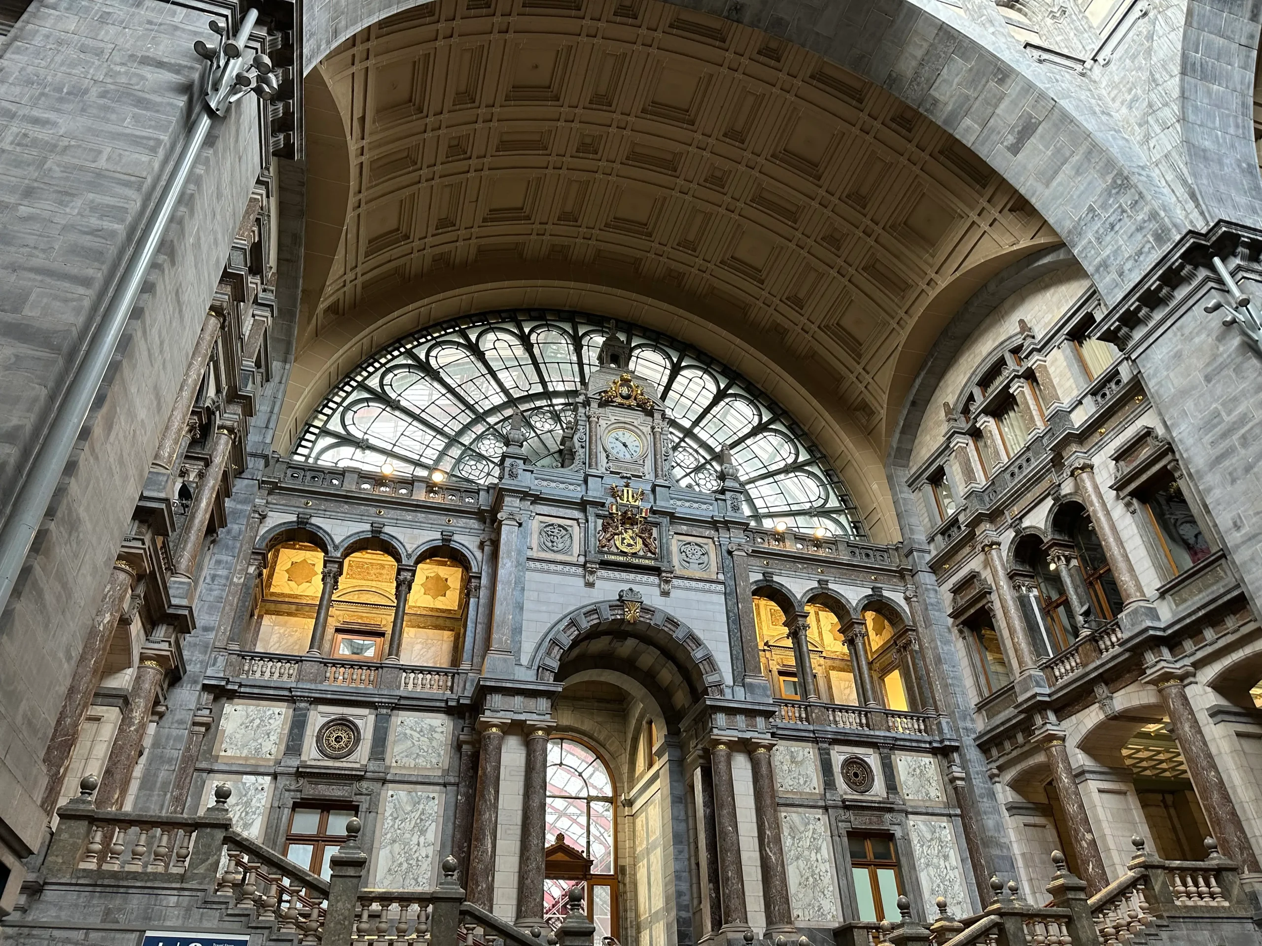 estacion amberes scaled