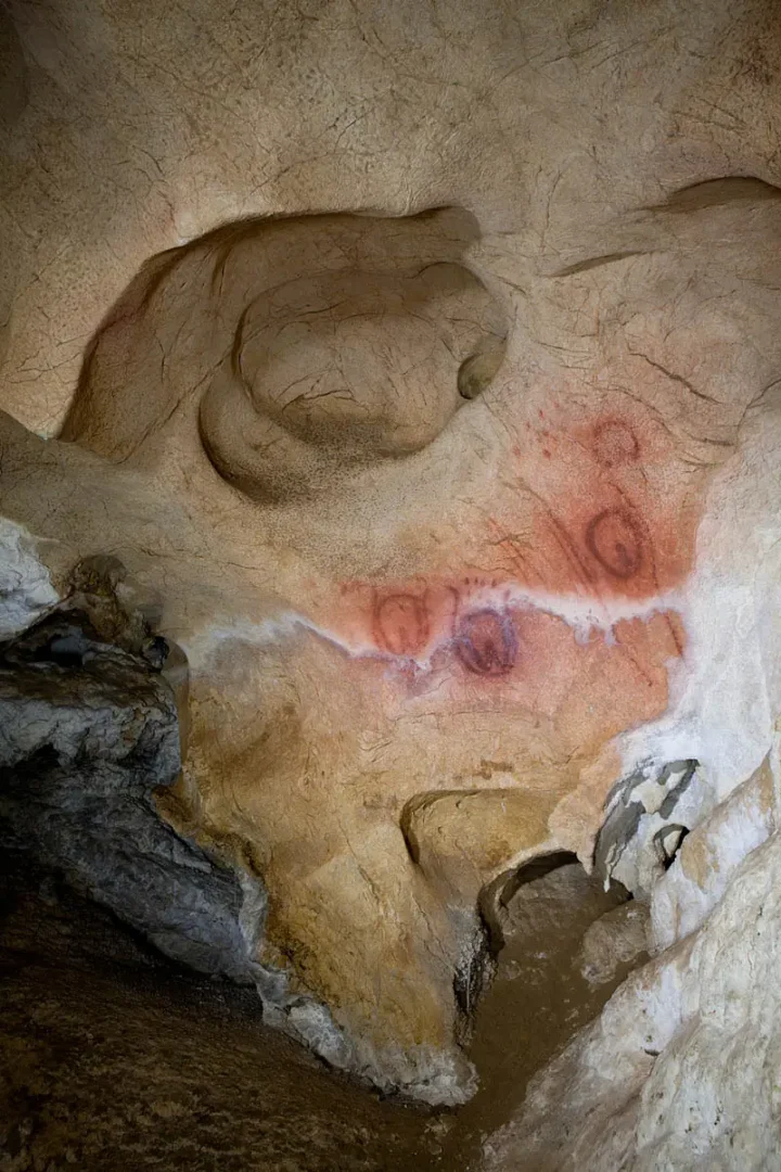 Camarín de las Vulvas - Cueva de Tito Bustillo