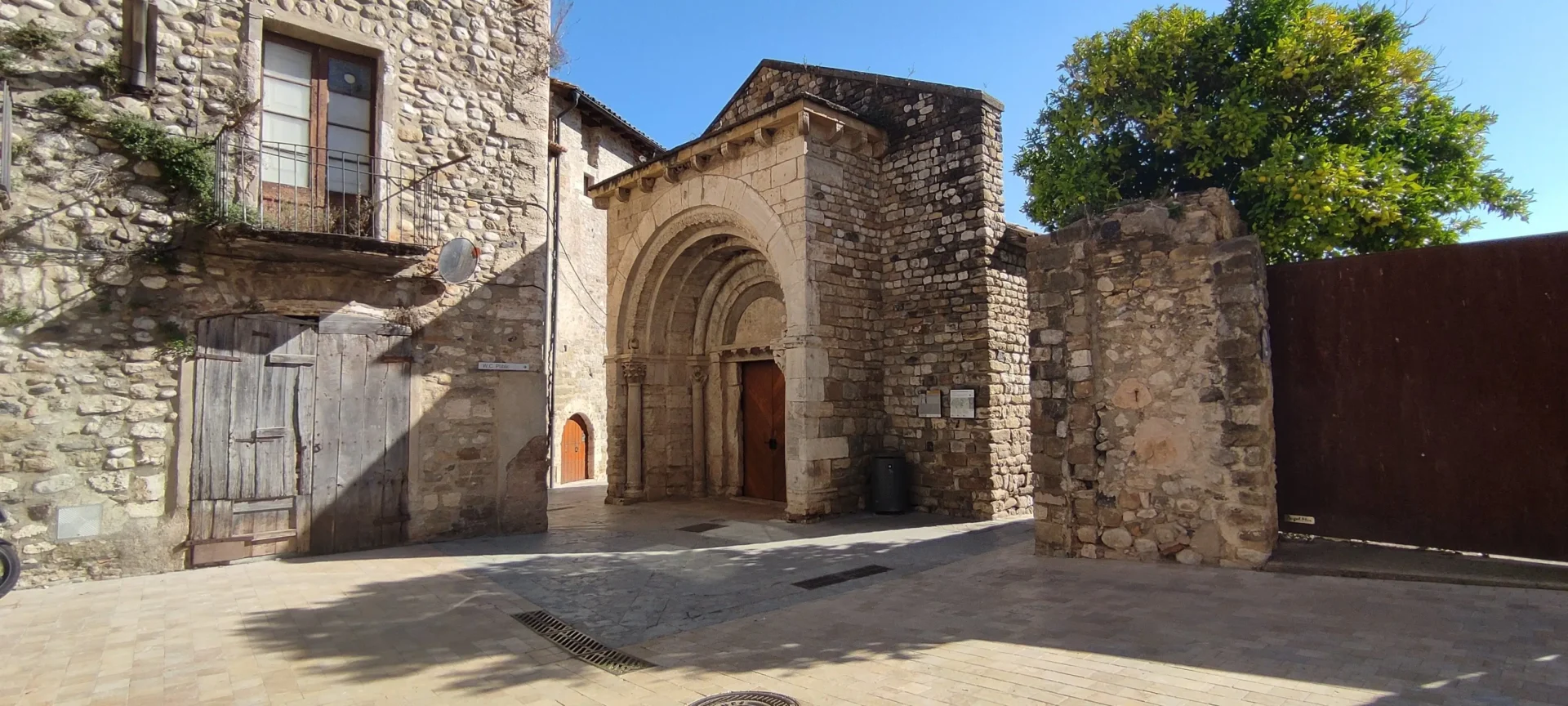 antiguo hospital besalu