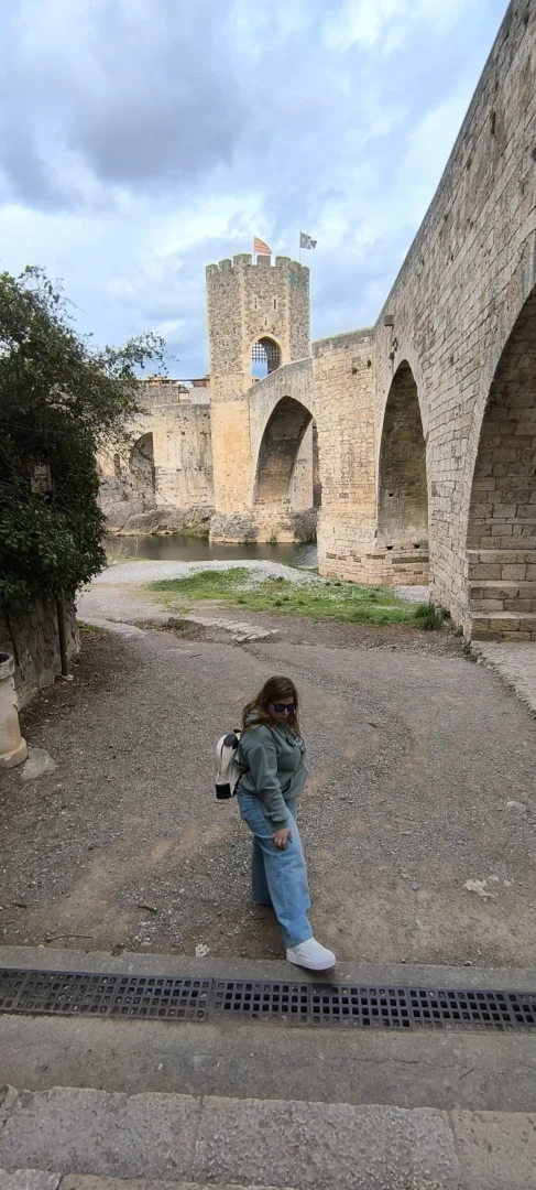 puente besalu desde escaleras rio