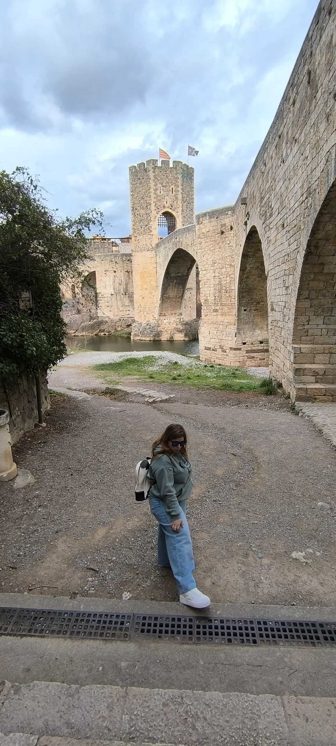 puente besalu desde escaleras rio scaled